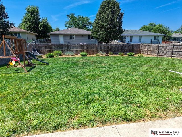 1541 SW Lacey Lane, Lincoln, NE 68522
