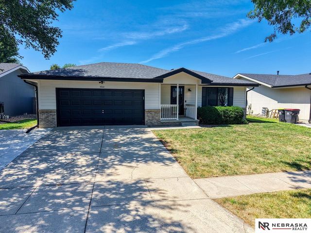 1541 SW Lacey Lane, Lincoln, NE 68522