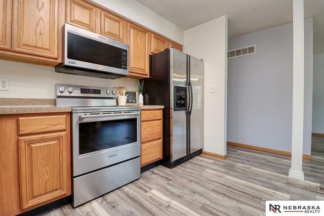 1541 SW Lacey Lane, Lincoln, NE 68522