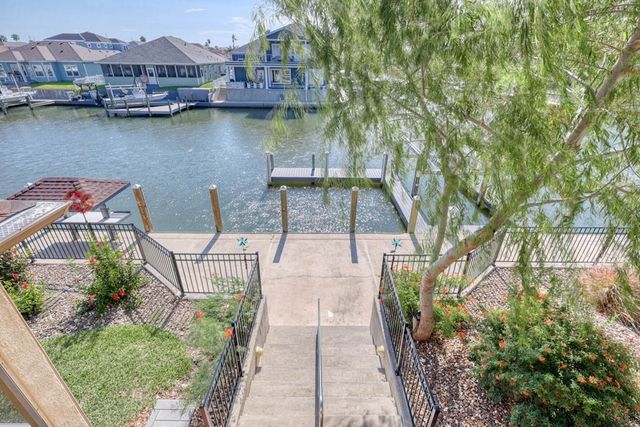 411 Porpoise Dr, Aransas Pass, TX 78336