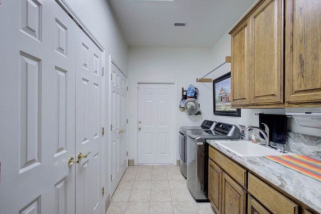 411 Porpoise Dr, Aransas Pass, TX 78336