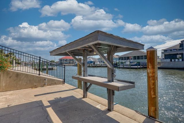 411 Porpoise Dr, Aransas Pass, TX 78336