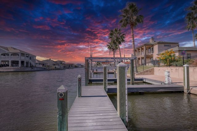 411 Porpoise Dr, Aransas Pass, TX 78336