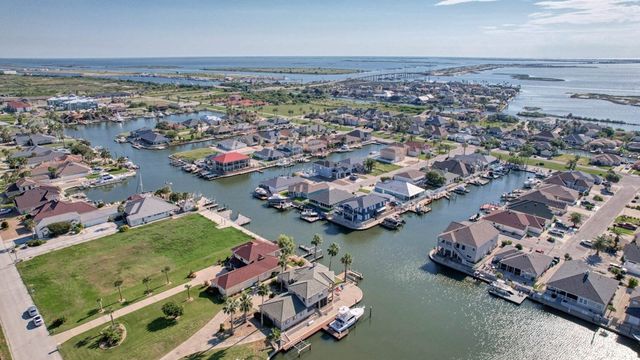 411 Porpoise Dr, Aransas Pass, TX 78336