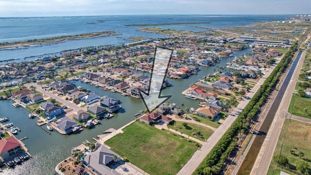 411 Porpoise Dr, Aransas Pass, TX 78336
