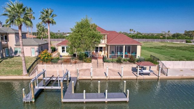 411 Porpoise Dr, Aransas Pass, TX 78336