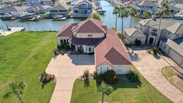 411 Porpoise Dr, Aransas Pass, TX 78336