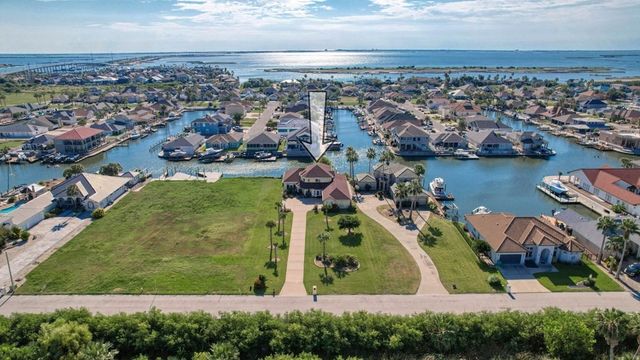 411 Porpoise Dr, Aransas Pass, TX 78336