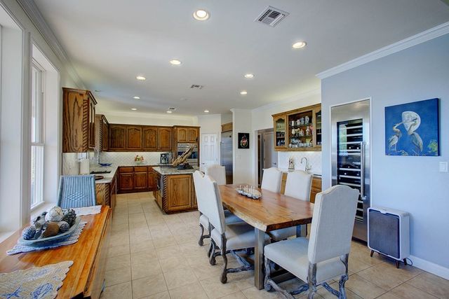 411 Porpoise Dr, Aransas Pass, TX 78336