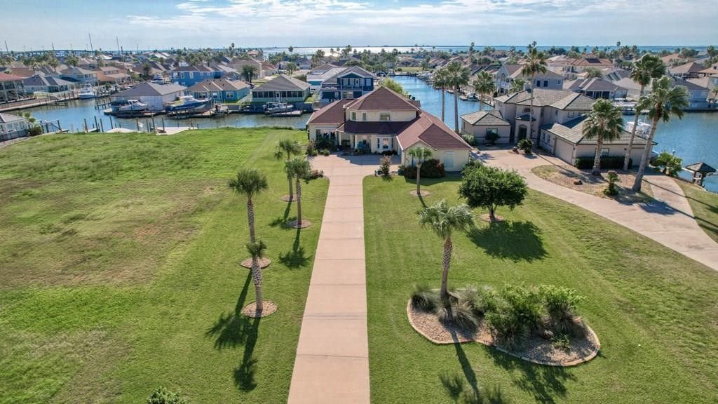411 Porpoise Dr, Aransas Pass, TX 78336