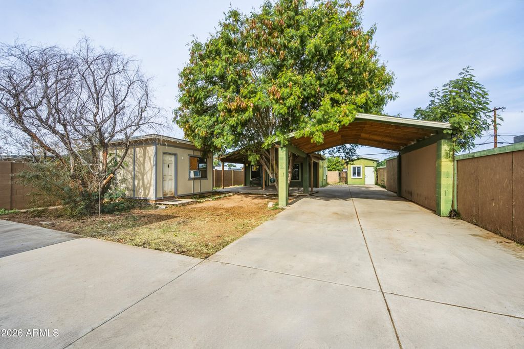 2726 W TAYLOR Street, Phoenix, AZ 85009