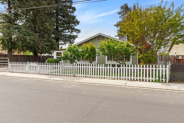 4701 Magnolia St, Salida, CA 95368