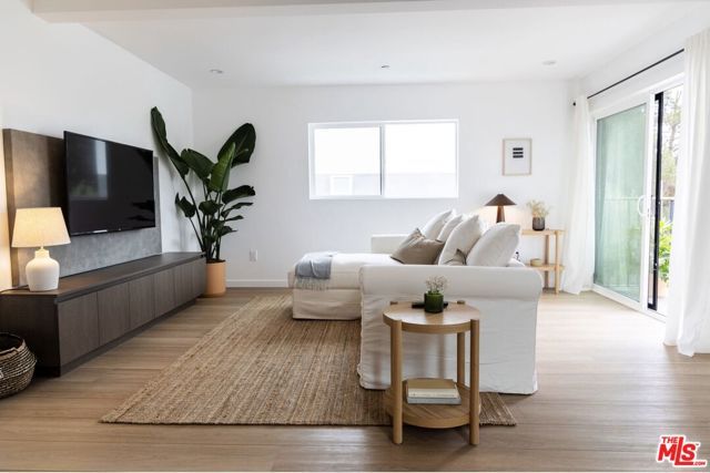 623 N Mariposa Avenue, Los Angeles, CA 90004