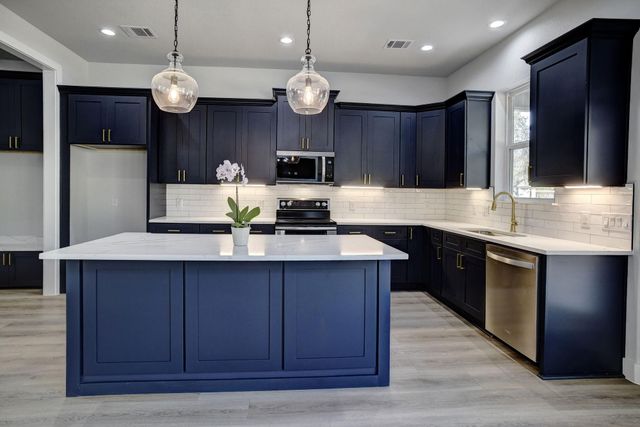 146 Waimanalo LN, Bastrop, TX 78602