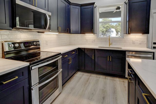 146 Waimanalo LN, Bastrop, TX 78602