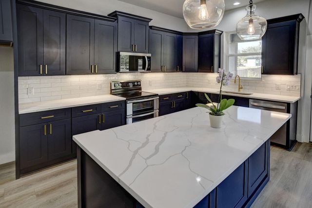 146 Waimanalo LN, Bastrop, TX 78602