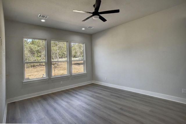 146 Waimanalo LN, Bastrop, TX 78602