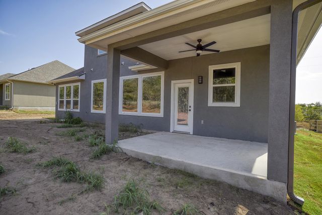 146 Waimanalo LN, Bastrop, TX 78602