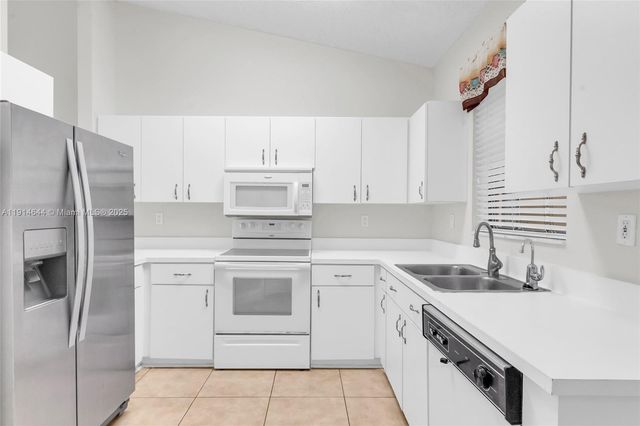 15563 N Miami Lakeway N, Miami Lakes, FL 33014