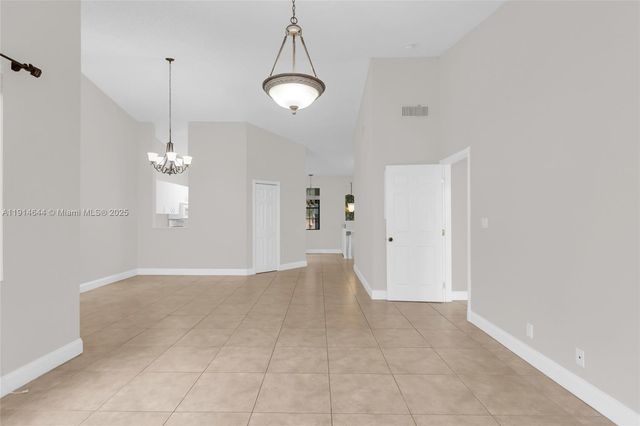 15563 N Miami Lakeway N, Miami Lakes, FL 33014