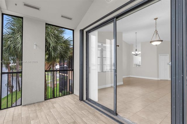 15563 N Miami Lakeway N, Miami Lakes, FL 33014