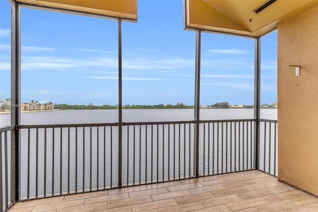 15563 N Miami Lakeway N, Miami Lakes, FL 33014