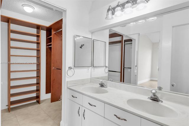 15563 N Miami Lakeway N, Miami Lakes, FL 33014