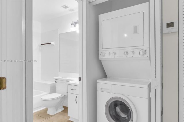 15563 N Miami Lakeway N, Miami Lakes, FL 33014