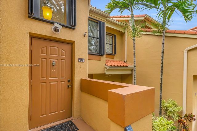 15563 N Miami Lakeway N, Miami Lakes, FL 33014