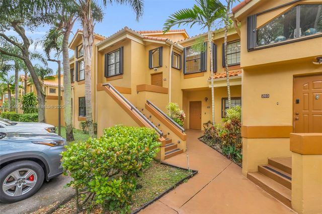 15563 N Miami Lakeway N, Miami Lakes, FL 33014