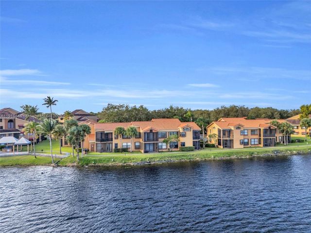 15563 N Miami Lakeway N, Miami Lakes, FL 33014