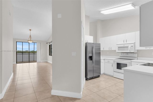 15563 N Miami Lakeway N, Miami Lakes, FL 33014