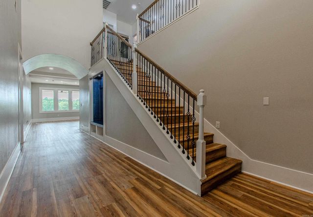 7921 Kanis Oaks Dr, Little Rock, AR 72204