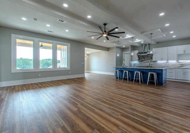 7921 Kanis Oaks Dr, Little Rock, AR 72204