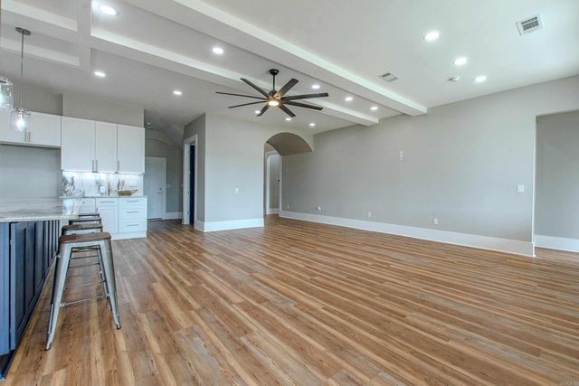 7921 Kanis Oaks Dr, Little Rock, AR 72204