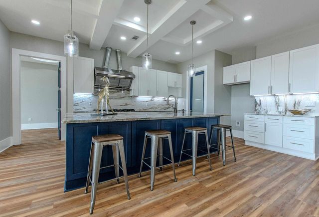 7921 Kanis Oaks Dr, Little Rock, AR 72204