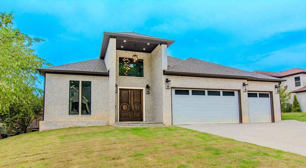 7921 Kanis Oaks Dr, Little Rock, AR 72204