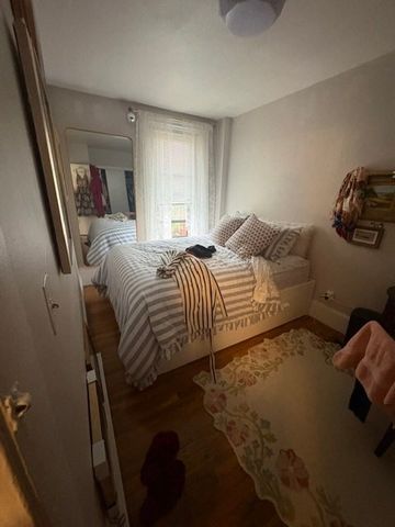 221 Newbury St 3R, Boston, MA 02116