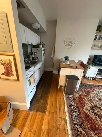 221 Newbury St 3R, Boston, MA 02116