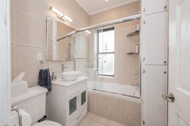 37 Brompton Road 1F, Great Neck, NY 11021