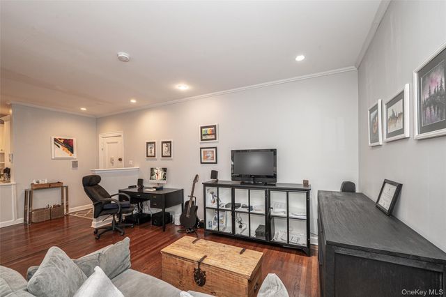 37 Brompton Road 1F, Great Neck, NY 11021