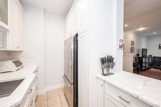 37 Brompton Road 1F, Great Neck, NY 11021