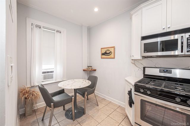 37 Brompton Road 1F, Great Neck, NY 11021