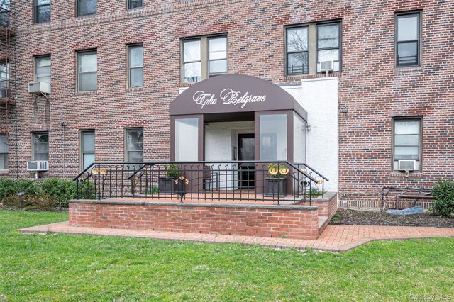 37 Brompton Road 1F, Great Neck, NY 11021