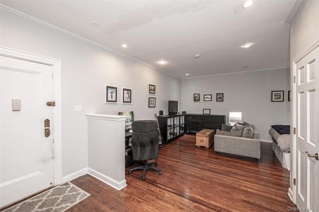 37 Brompton Road 1F, Great Neck, NY 11021