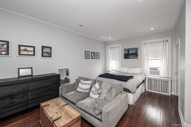 37 Brompton Road 1F, Great Neck, NY 11021