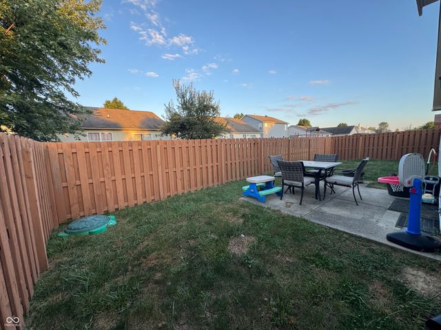 155 Thistlewood Drive, Greenfield, IN 46140