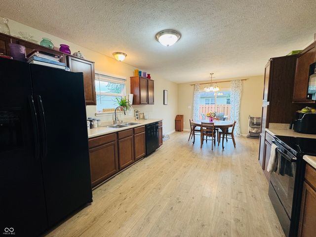 155 Thistlewood Drive, Greenfield, IN 46140