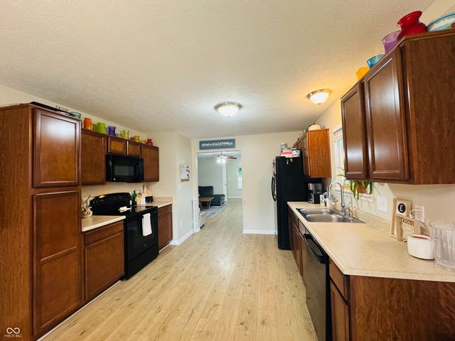 155 Thistlewood Drive, Greenfield, IN 46140
