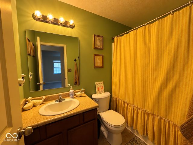 155 Thistlewood Drive, Greenfield, IN 46140